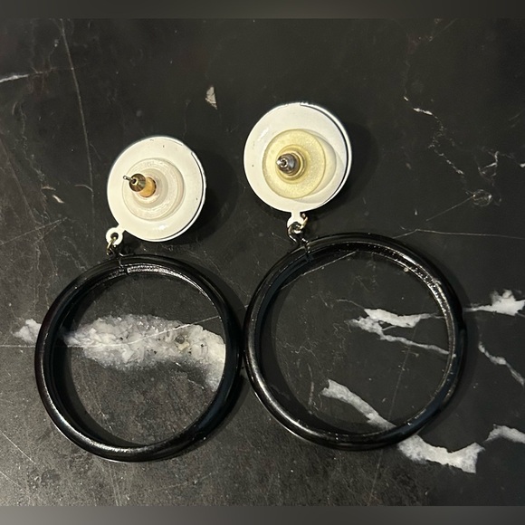 #(6). VINTAGE WHITE WITH BLACK POKA DOT & BLACK HOOP EARRINGS. Backing closure. - Picture 3 of 3